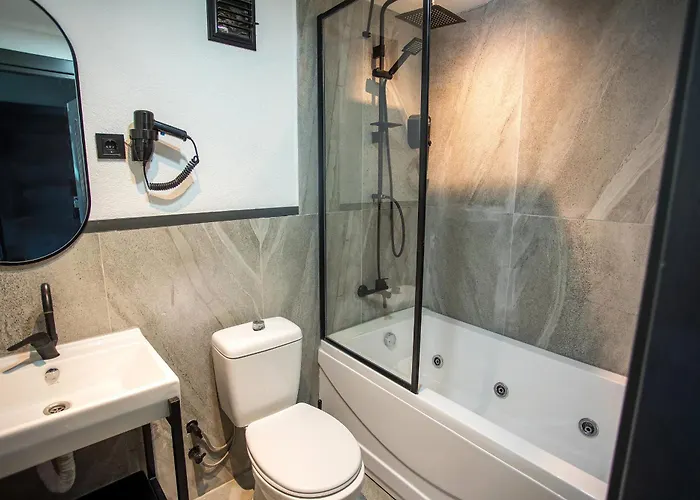 Hotel Arkem Deluxe 2*